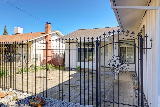 1525 Oak Street, Redding, CA 96001