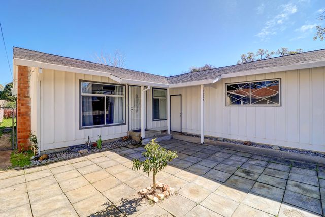 1525 Oak Street, Redding, CA 96001