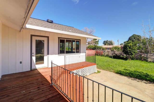 1525 Oak Street, Redding, CA 96001