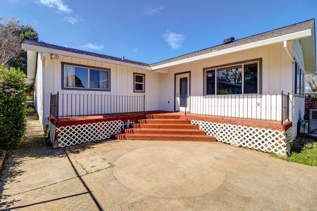 1525 Oak Street, Redding, CA 96001