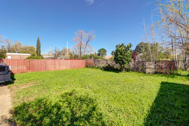 1525 Oak Street, Redding, CA 96001