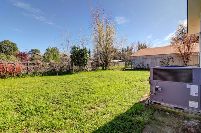 1525 Oak Street, Redding, CA 96001