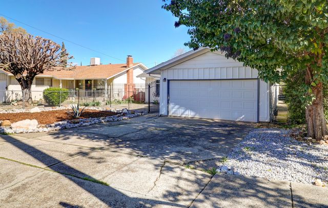 1525 Oak Street, Redding, CA 96001