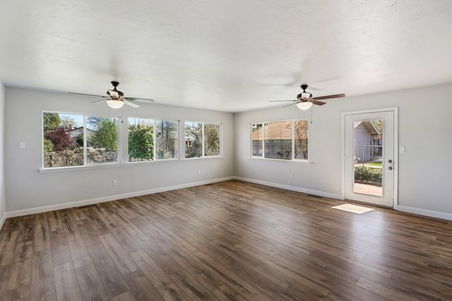 1525 Oak Street, Redding, CA 96001