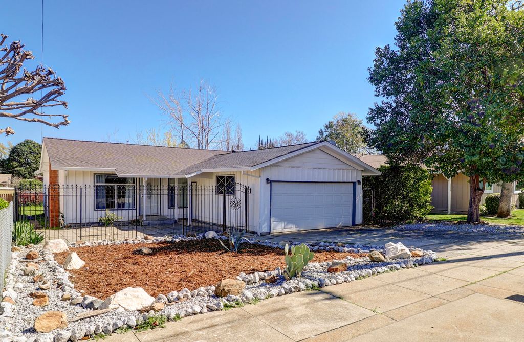 1525 Oak Street, Redding, CA 96001