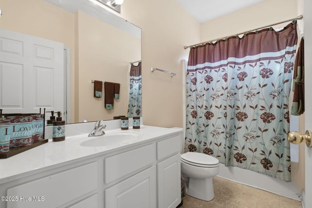 1616 Honeybee Lane, Wilmington, NC 28412