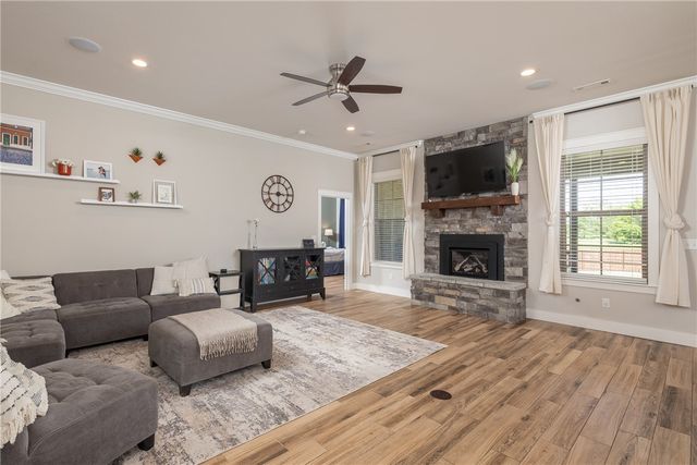 4607 W Buckeye Drive, Rogers, AR 72758
