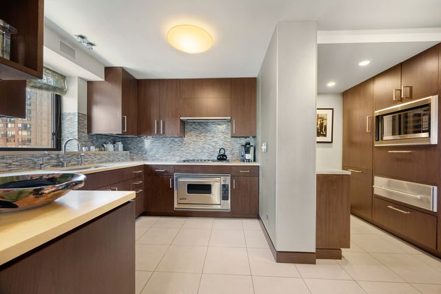190 E 72ND Street 17AB, New York City, NY 10021