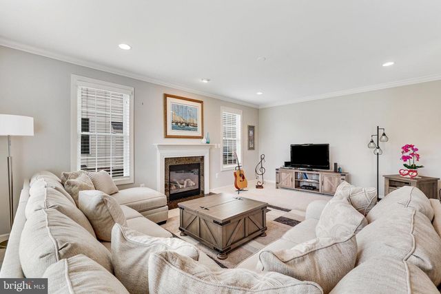 23233 FALLEN HILLS DR, Brambleton, VA 20148