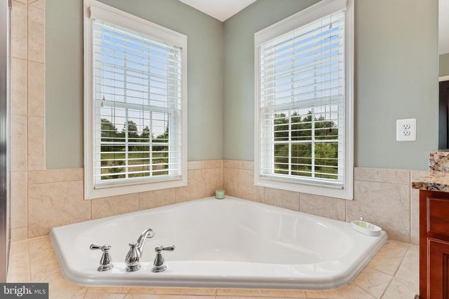 23233 FALLEN HILLS DR, Brambleton, VA 20148