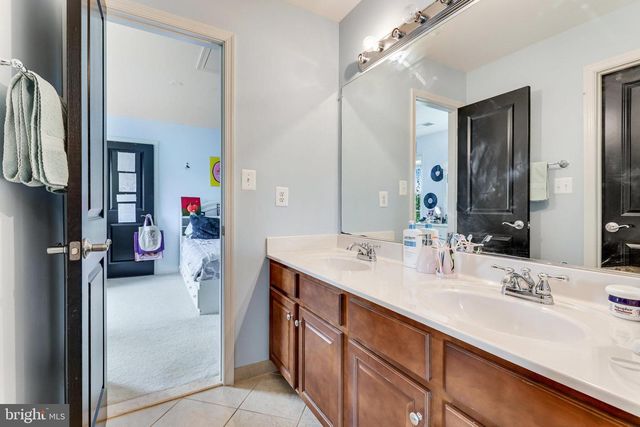 23233 FALLEN HILLS DR, Brambleton, VA 20148