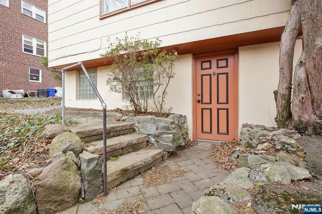 161 Chestnut Street, Leonia, NJ 07605