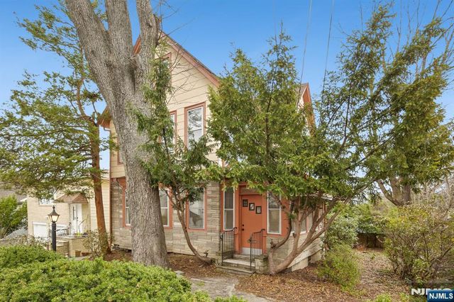 161 Chestnut Street, Leonia, NJ 07605