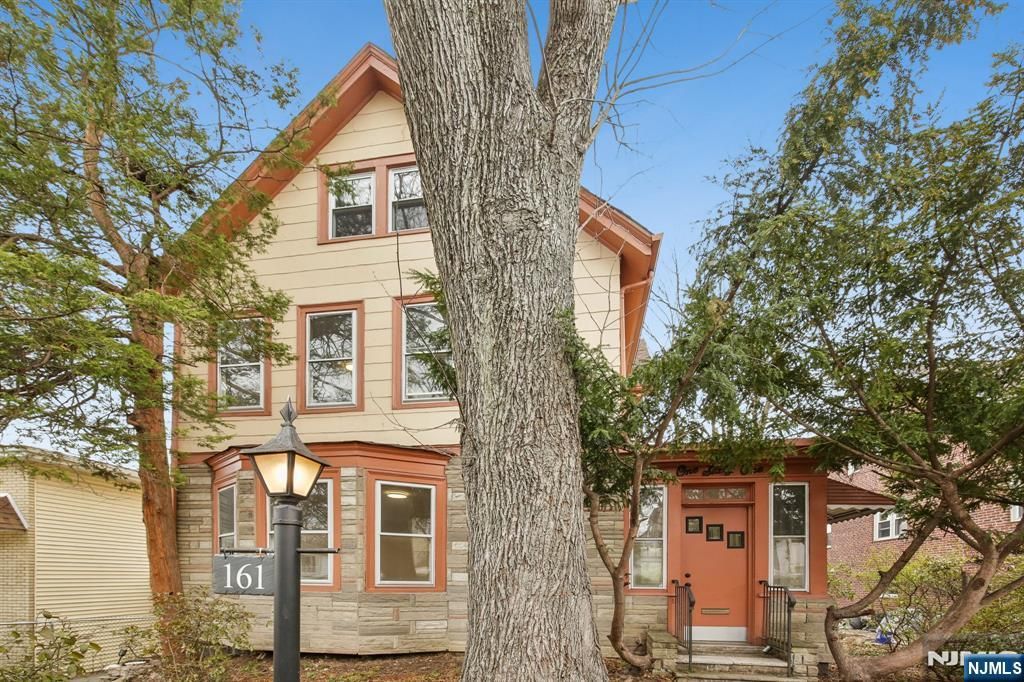 161 Chestnut Street, Leonia, NJ 07605