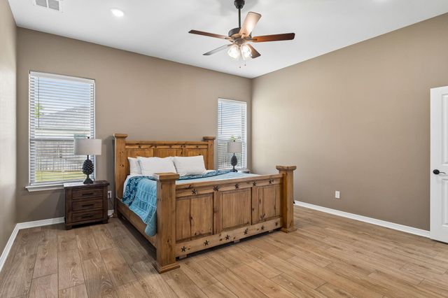 812 Eagle Claw CV, Salado, TX 76571