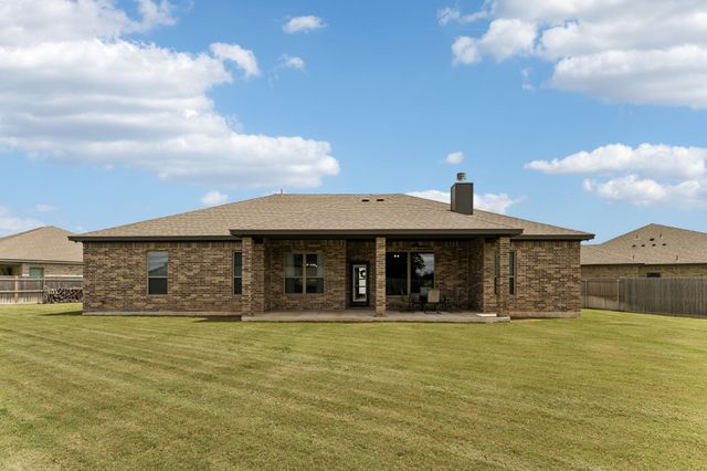 812 Eagle Claw CV, Salado, TX 76571