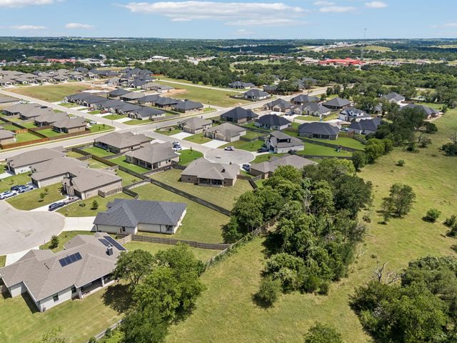 812 Eagle Claw CV, Salado, TX 76571