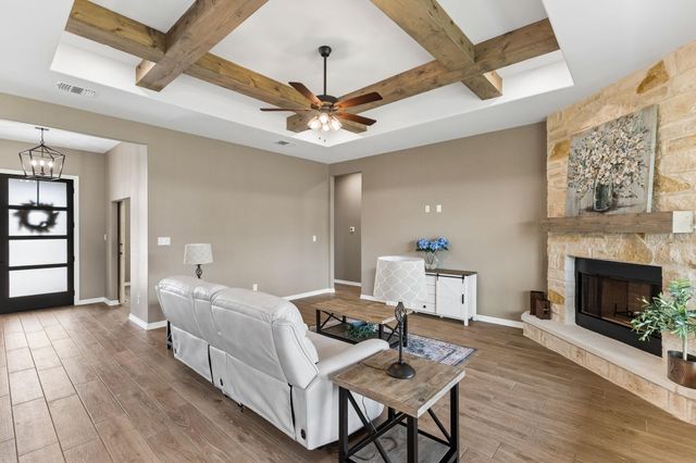 812 Eagle Claw CV, Salado, TX 76571
