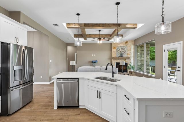 812 Eagle Claw CV, Salado, TX 76571