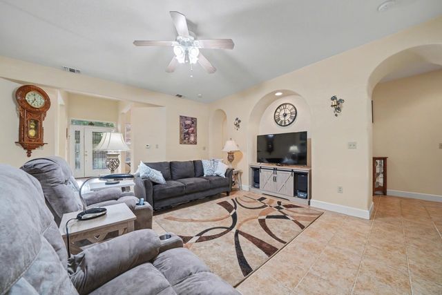 12199 Jackson Pines Dr, Jackson, CA 95642