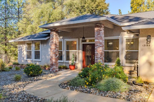 12199 Jackson Pines Dr, Jackson, CA 95642