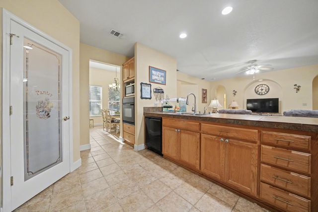 12199 Jackson Pines Dr, Jackson, CA 95642