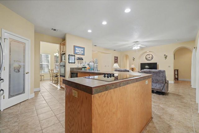 12199 Jackson Pines Dr, Jackson, CA 95642