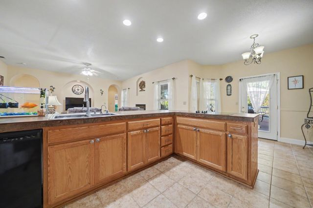 12199 Jackson Pines Dr, Jackson, CA 95642