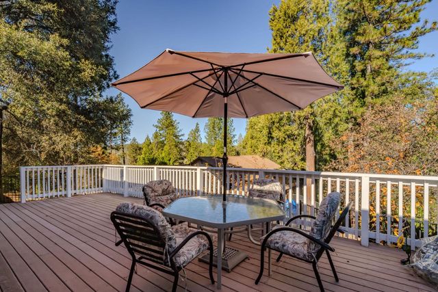 12199 Jackson Pines Dr, Jackson, CA 95642