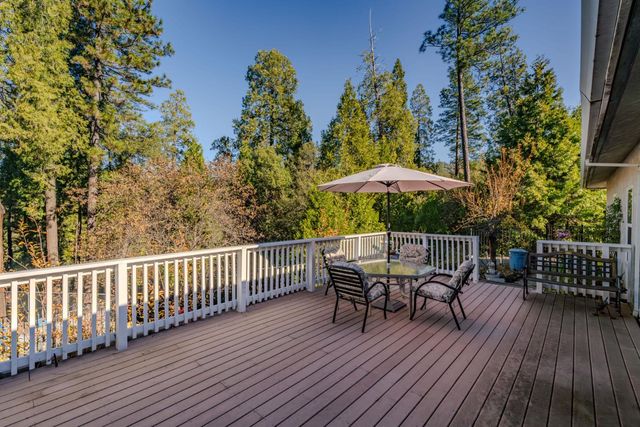 12199 Jackson Pines Dr, Jackson, CA 95642