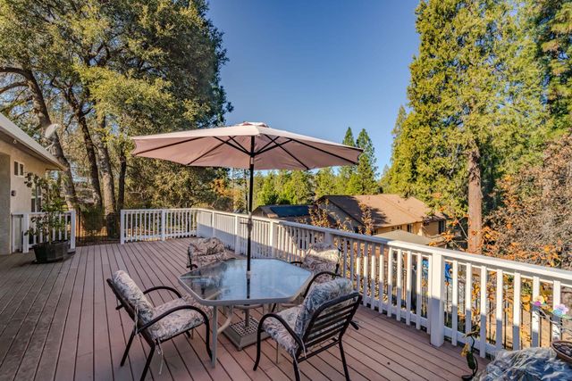 12199 Jackson Pines Dr, Jackson, CA 95642