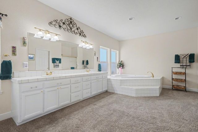 12199 Jackson Pines Dr, Jackson, CA 95642