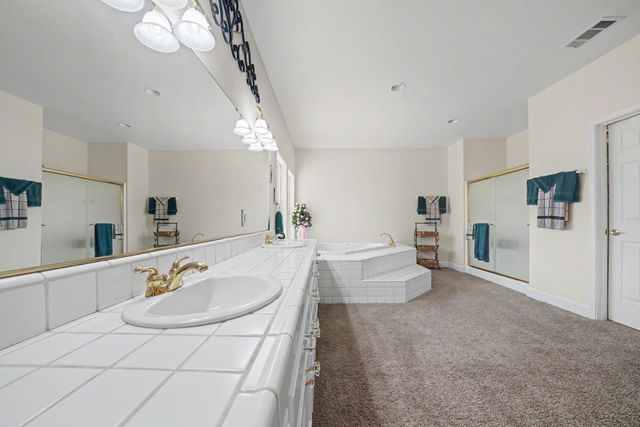 12199 Jackson Pines Dr, Jackson, CA 95642