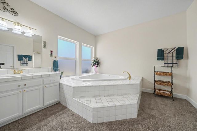 12199 Jackson Pines Dr, Jackson, CA 95642