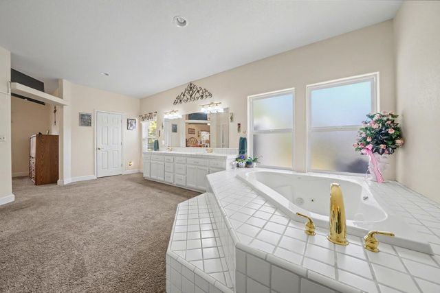 12199 Jackson Pines Dr, Jackson, CA 95642