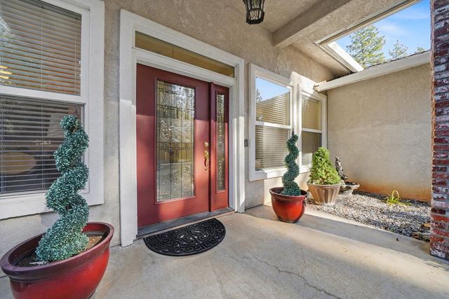 12199 Jackson Pines Dr, Jackson, CA 95642