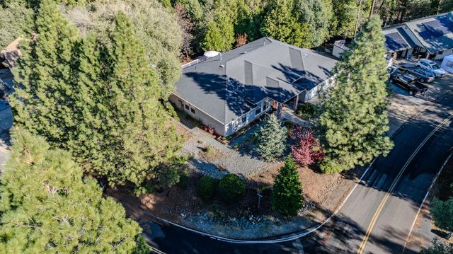 12199 Jackson Pines Dr, Jackson, CA 95642