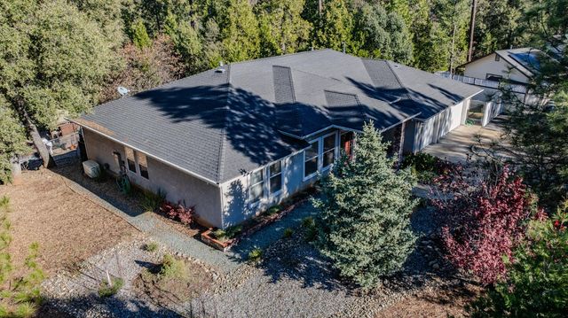 12199 Jackson Pines Dr, Jackson, CA 95642