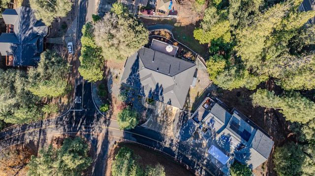 12199 Jackson Pines Dr, Jackson, CA 95642