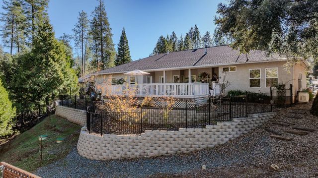 12199 Jackson Pines Dr, Jackson, CA 95642