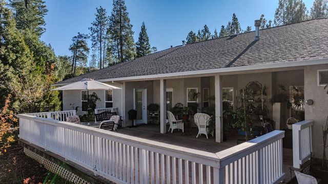 12199 Jackson Pines Dr, Jackson, CA 95642