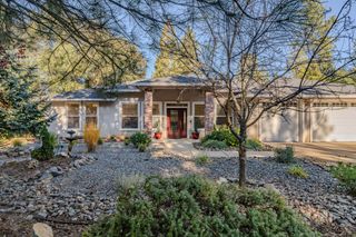 12199 Jackson Pines Dr, Jackson, CA 95642