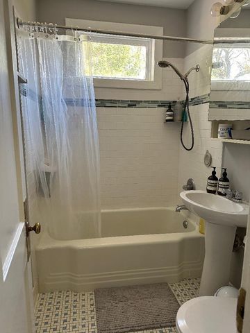 22 Yeadon Avenue, Charleston, SC 29407