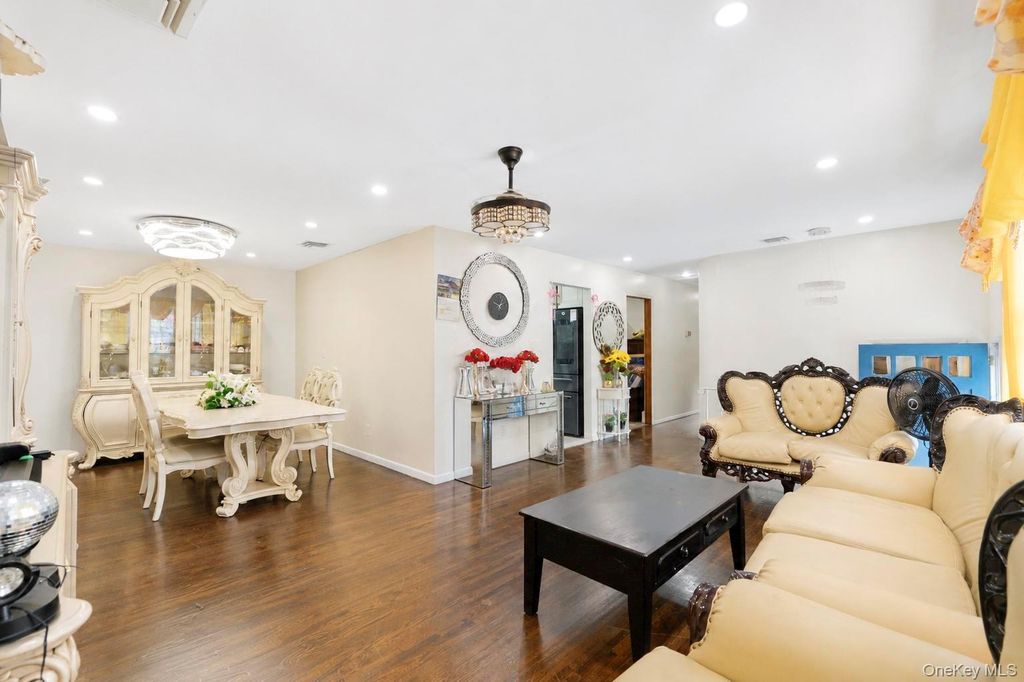 12 Hilton Court, Hicksville, NY 11801 — photo 5
