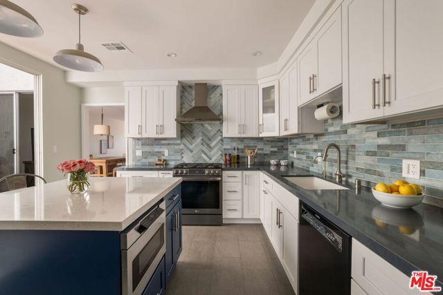 11639 Missouri Avenue, Los Angeles, CA 90025