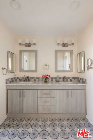 11639 Missouri Avenue, Los Angeles, CA 90025