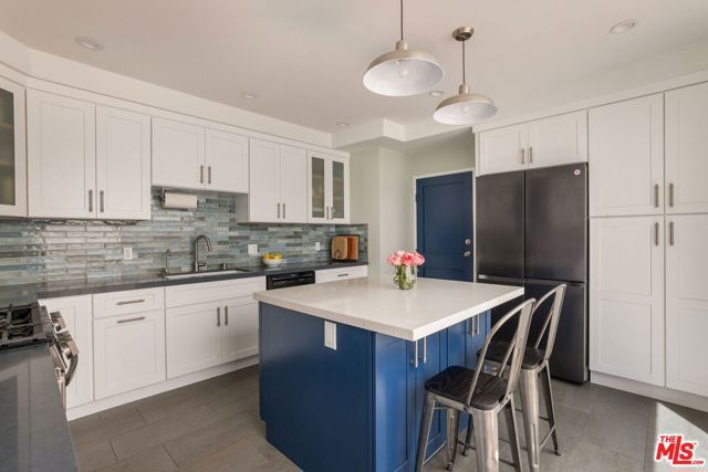 11639 Missouri Avenue, Los Angeles, CA 90025