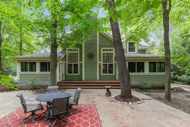 13217 Three Oaks Road, Sawyer, MI 49125