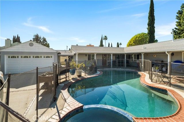 15358 Cohasset, Van Nuys (los Angeles), CA 91406