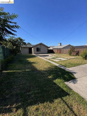 2236 E Stadium DR, Stockton, CA 95205